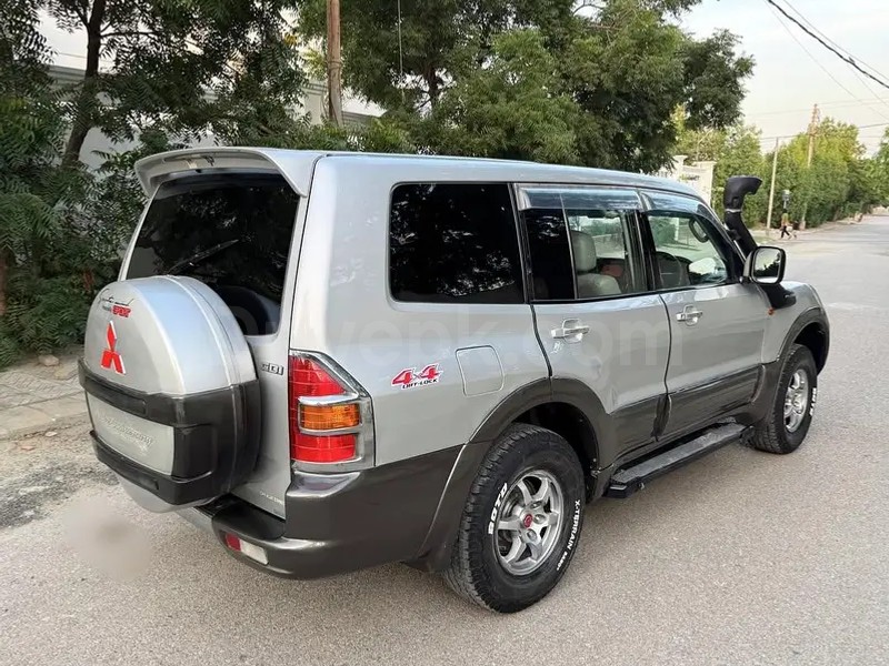 Mitsubishi Pajero 2021