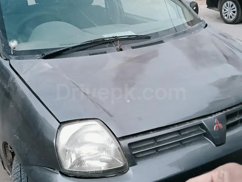 Mitsubishi Minica 2003