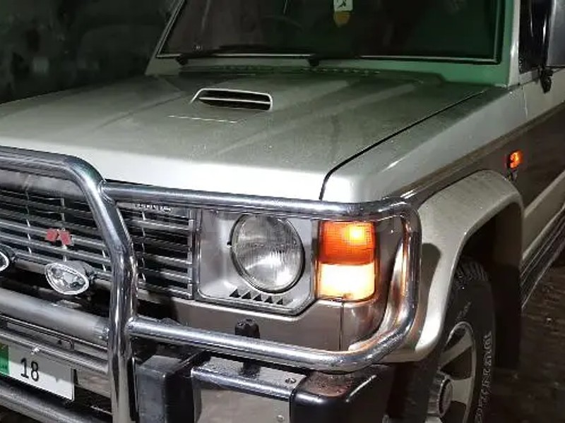 Mitsubishi Pajero 1990