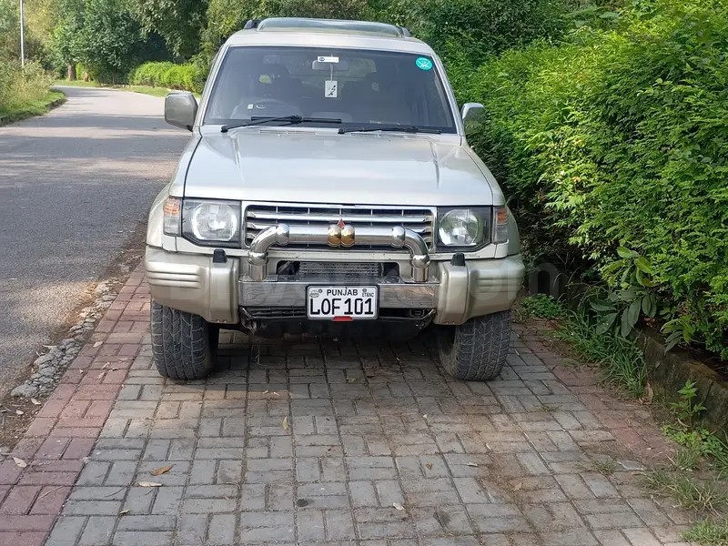 Mitsubishi Pajero 1992