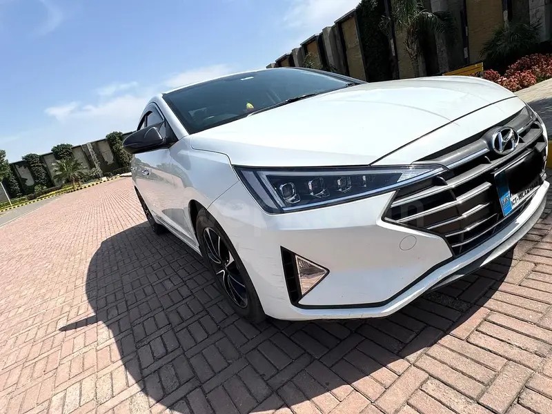 Hyundai Elantra 2022