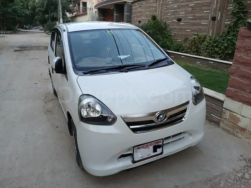 Daihatsu Mira 2012