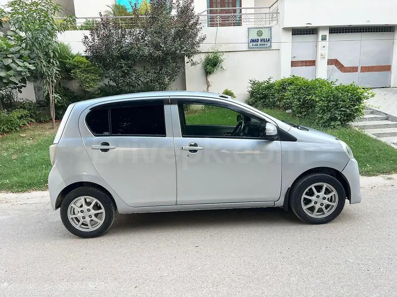 Daihatsu Mira 2012