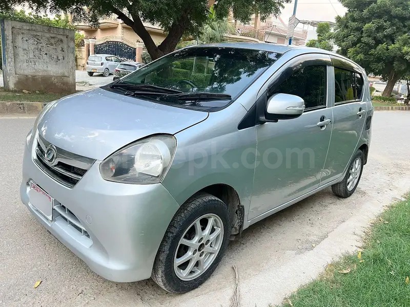 Daihatsu Mira 2012