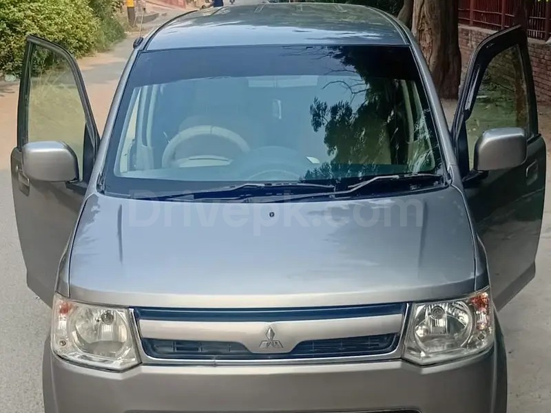 Mitsubishi Ek Wagon 2013