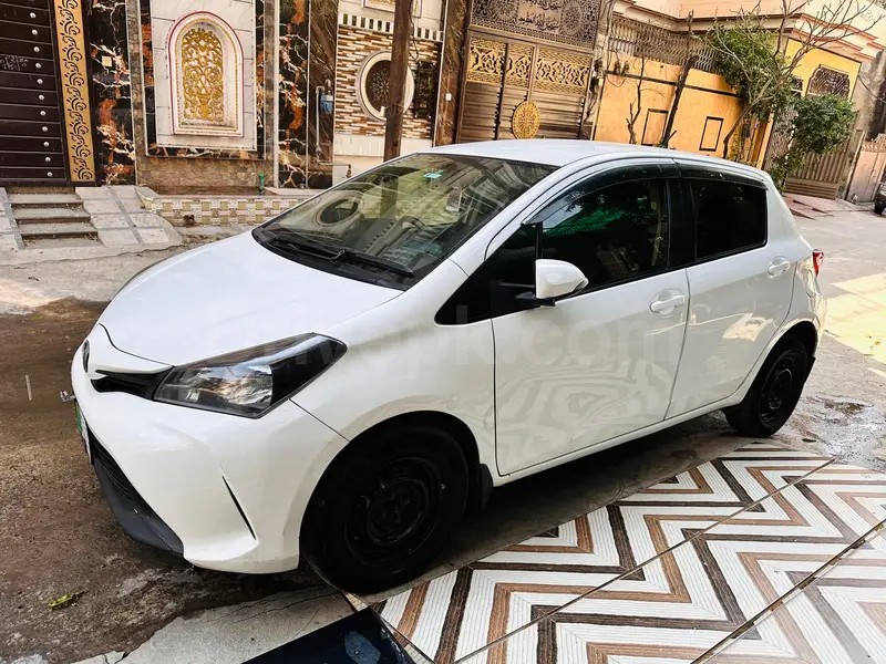 Toyota Vitz 2015