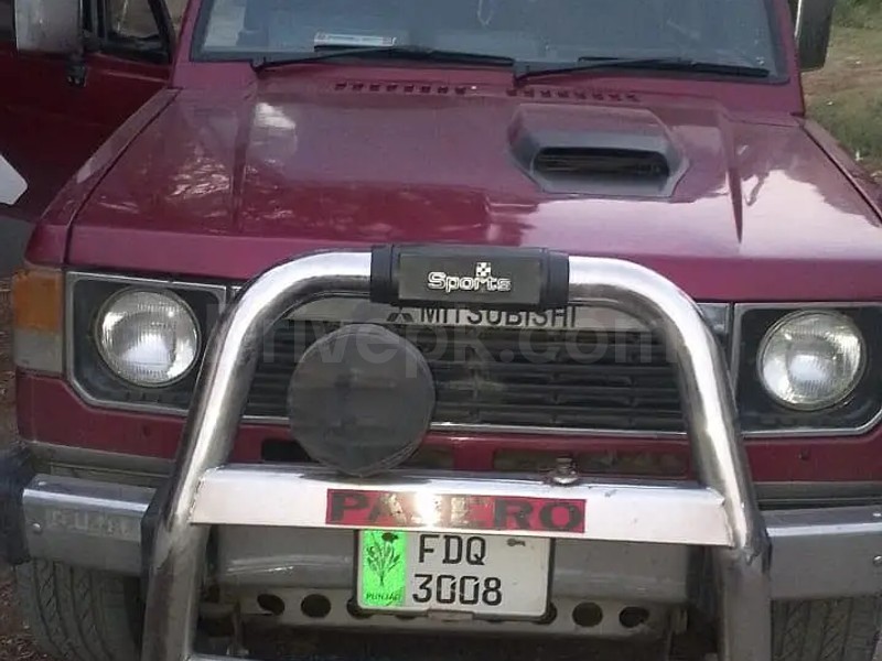 Mitsubishi Pajero 1990