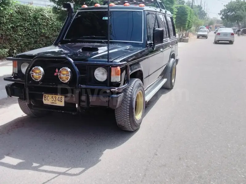 Mitsubishi Pajero 1990