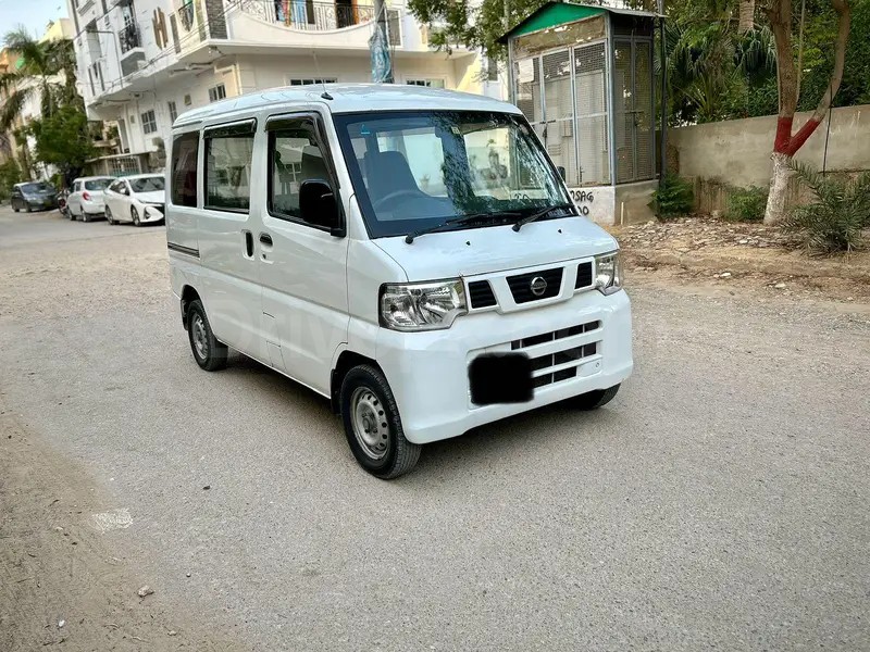 Nissan Clipper 2013