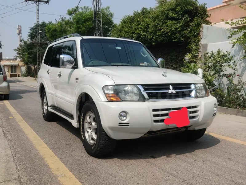 Mitsubishi Pajero 2003