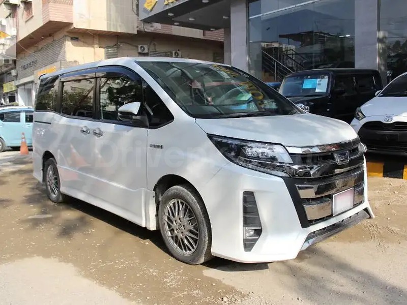 Toyota Noah 2018