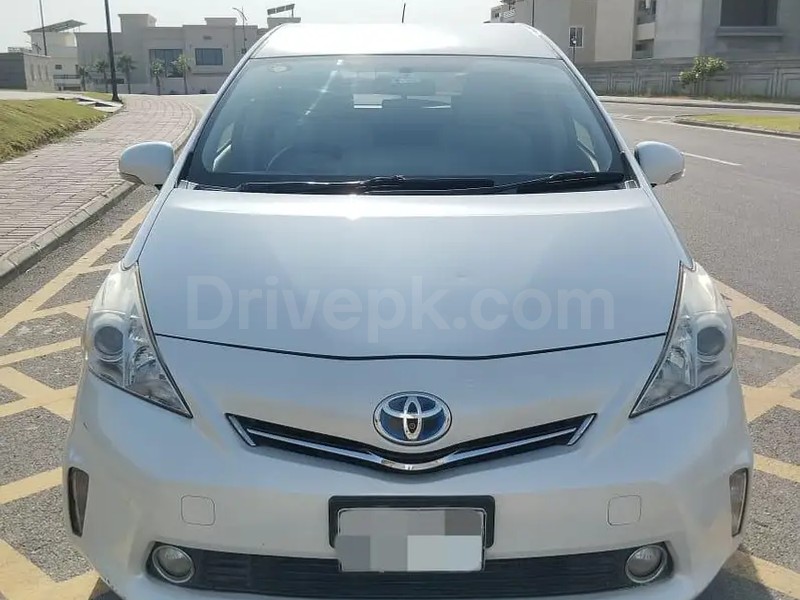 Toyota Prius Alpha 2012