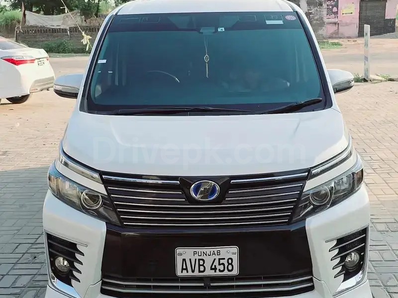 Toyota Voxy 2016