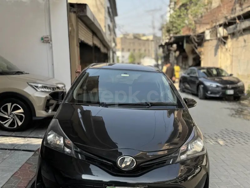 Toyota Vitz 2015