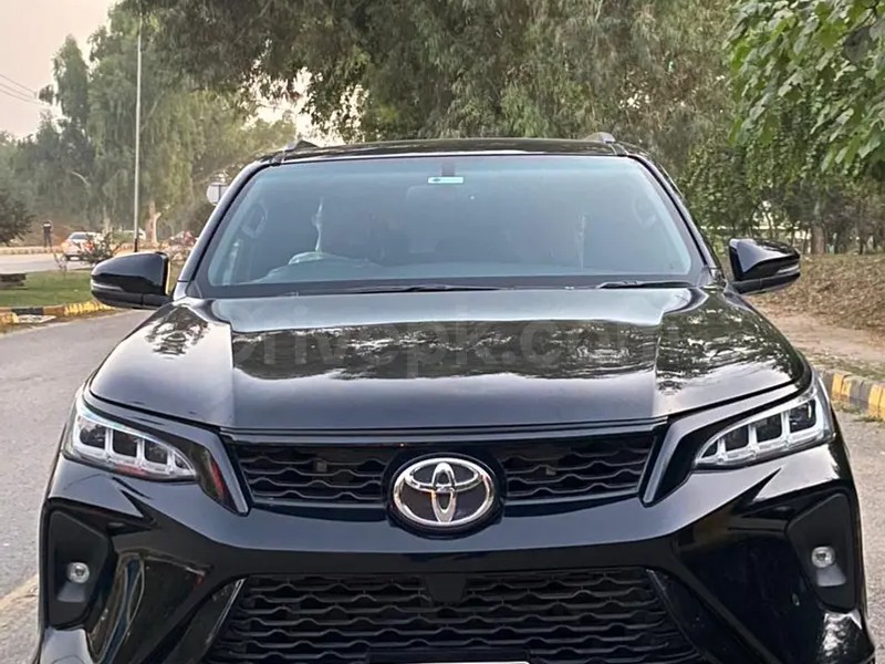 Toyota Fortuner Legender 2023