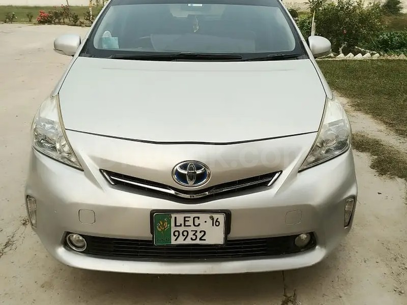 Toyota Prius Alpha 2012