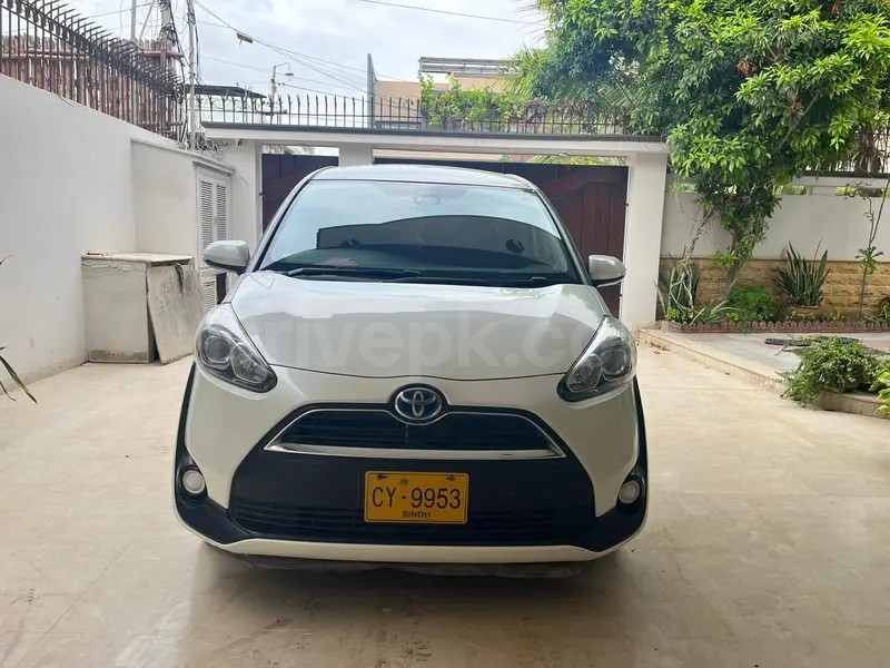 Toyota Sienta 2015