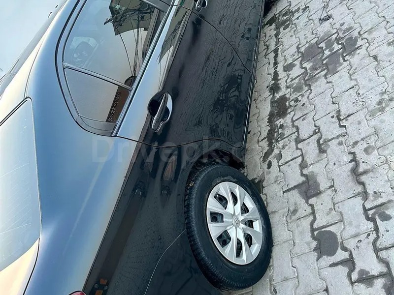 Toyota Corolla Axio 2013