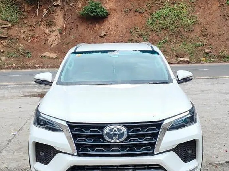 Toyota Fortuner V 2022