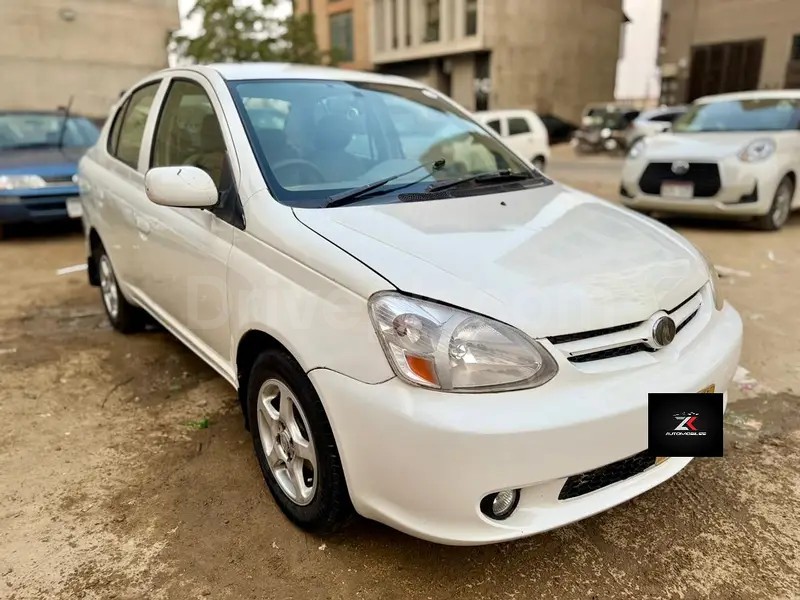 Toyota Platz 2003
