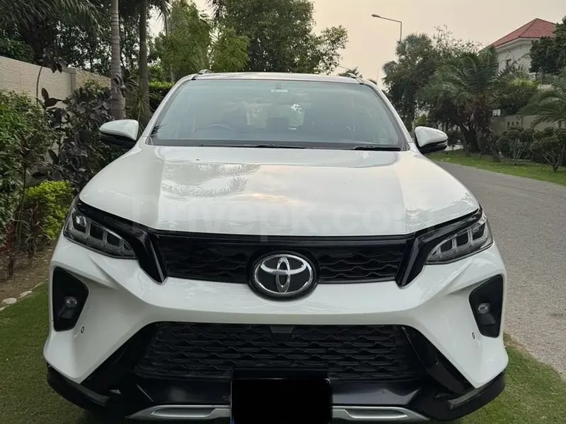 Toyota Fortuner Legender 2022