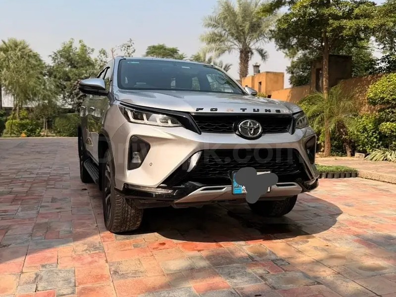 Toyota Fortuner Legender 2022