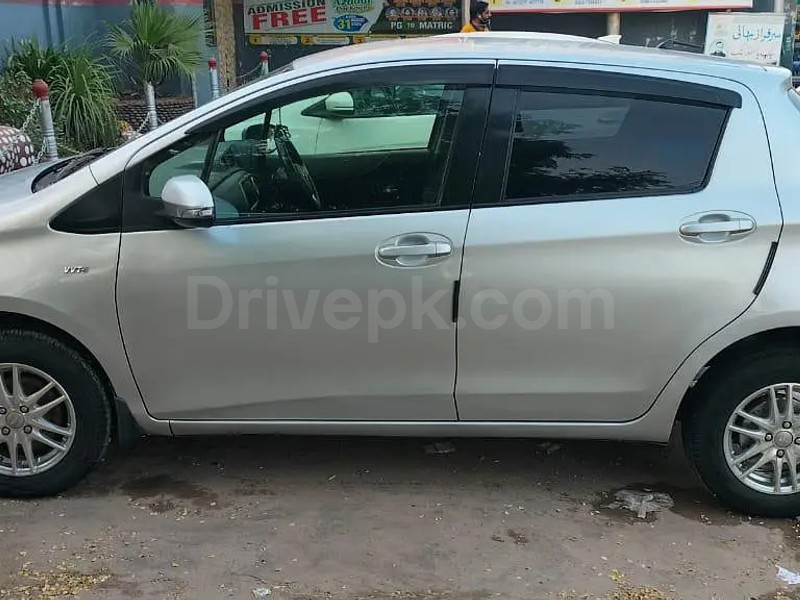 Toyota Vitz 2012