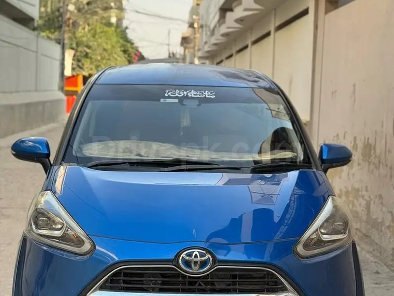 Toyota Sienta 2016