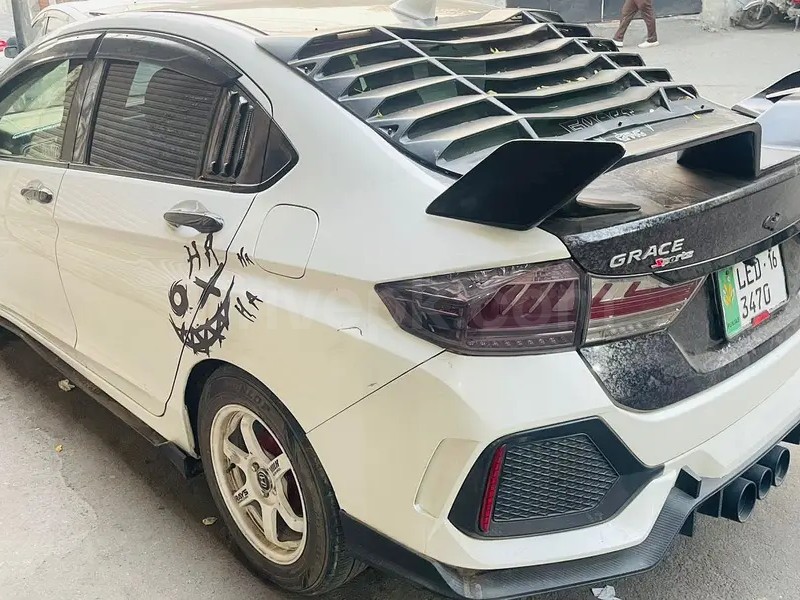 Honda Grace Hybrid 2014