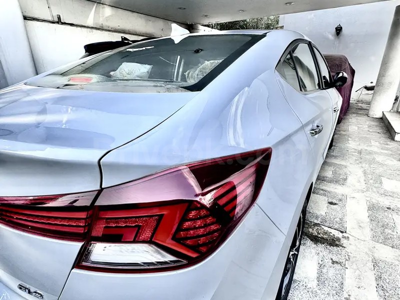 Hyundai Elantra 2024