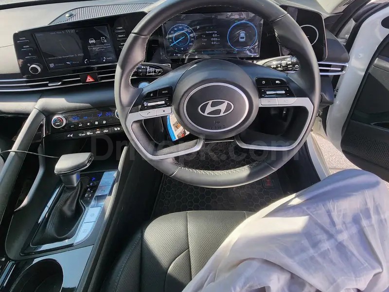 Hyundai Elantra 2025