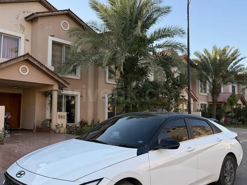 Hyundai Elantra 2025