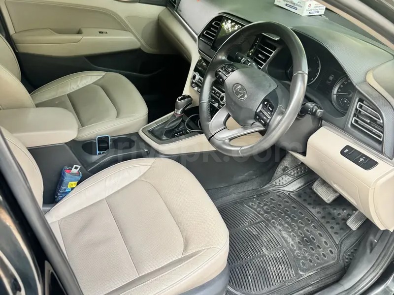 Hyundai Elantra 2022