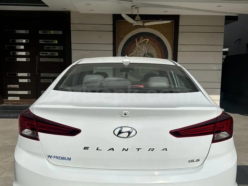 Hyundai Elantra 2022