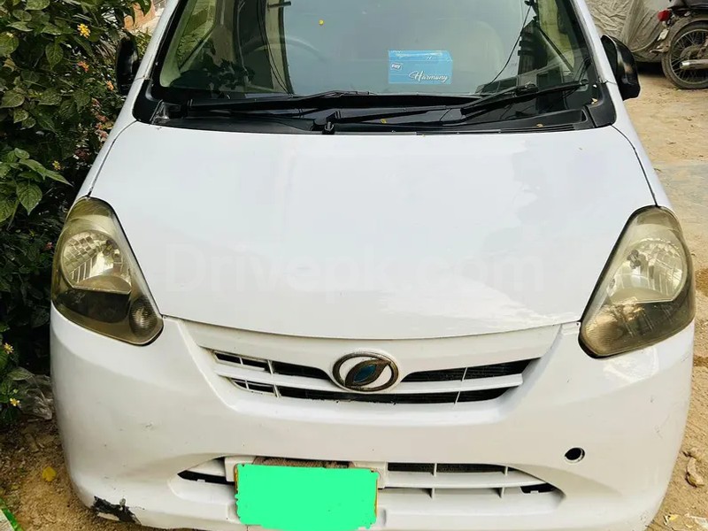 Daihatsu Mira 2012