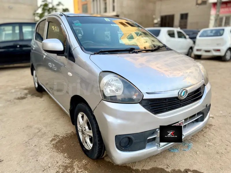 Daihatsu Mira 2012