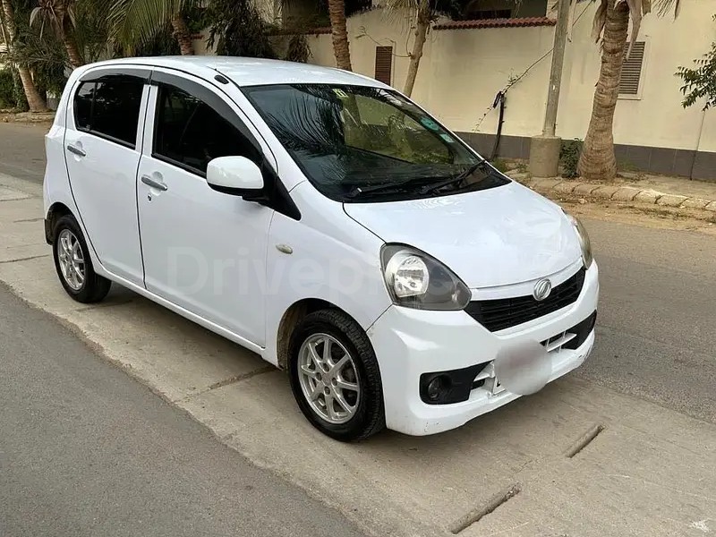 Daihatsu Mira 2012