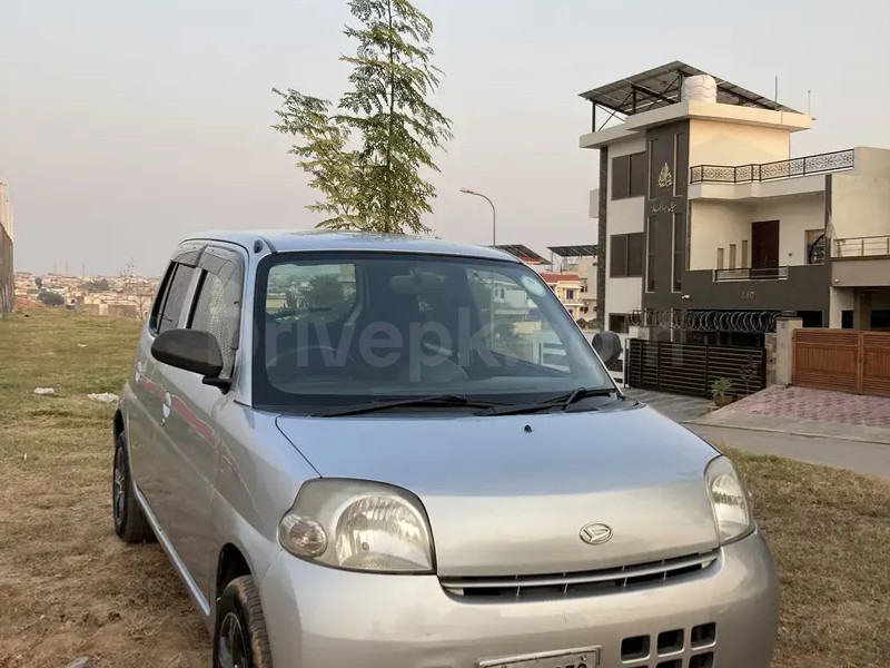 Daihatsu Esse 2011