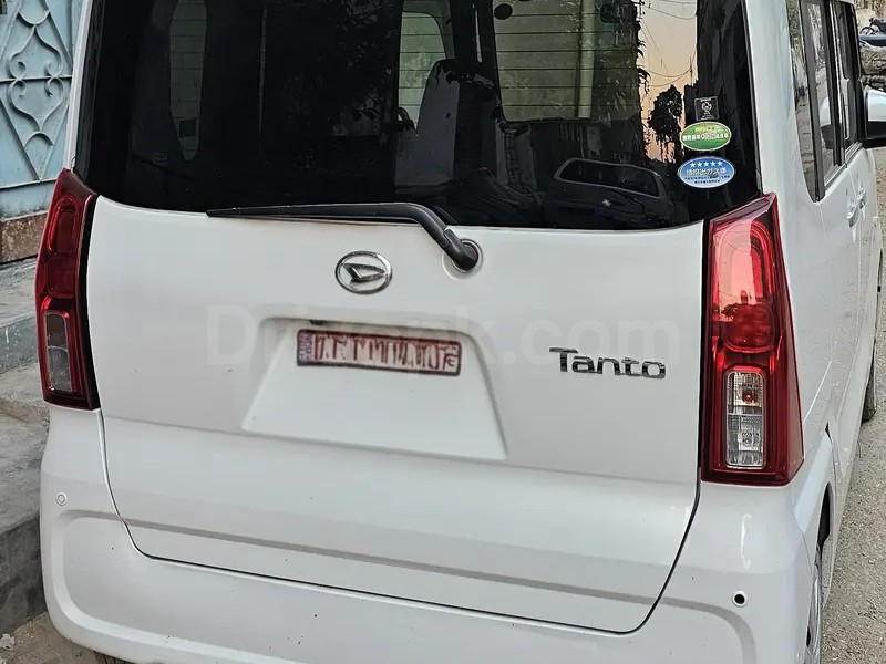 Daihatsu Tanto 2021