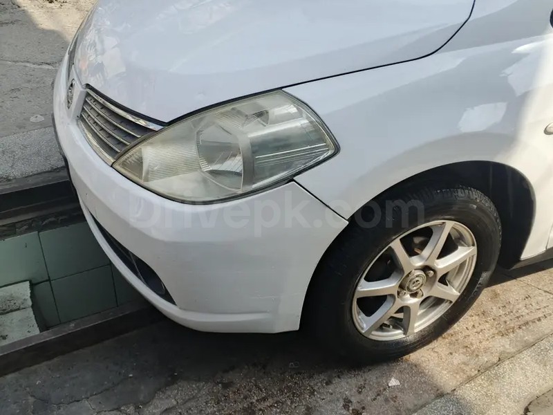 Nissan Tiida 2008