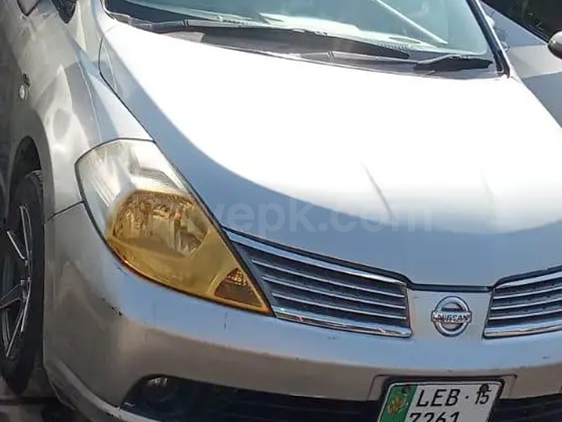 Nissan Tiida 2007