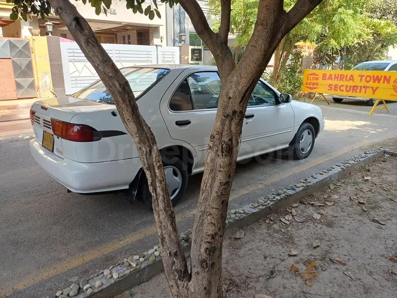 Nissan Sunny 1997
