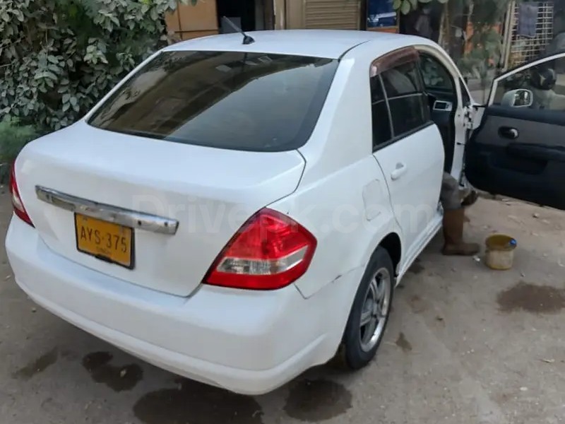 Nissan Tiida 2007