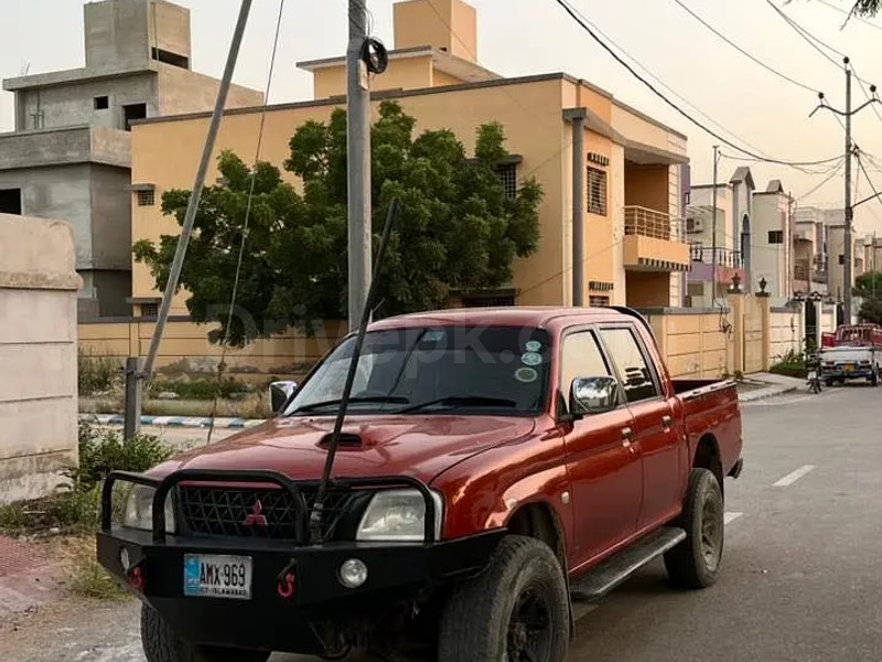 Mitsubishi L200 2005