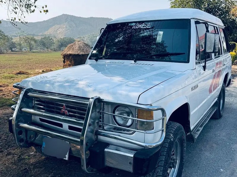 Mitsubishi Pajero 1990