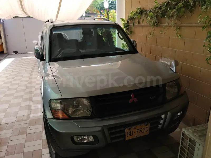 Mitsubishi Pajero 2000