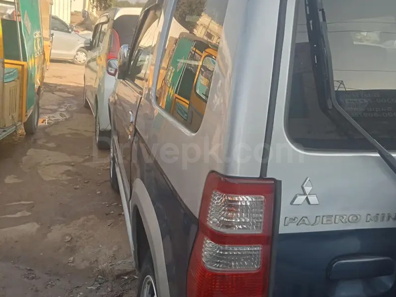 Mitsubishi Pajero Mini 2012