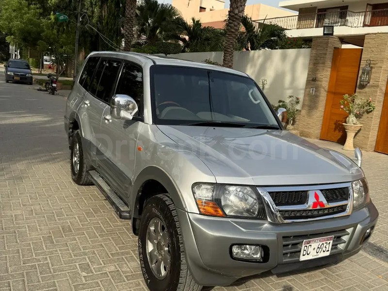 Mitsubishi Pajero 2000