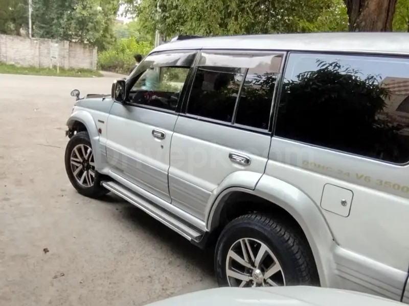 Mitsubishi Pajero 1995