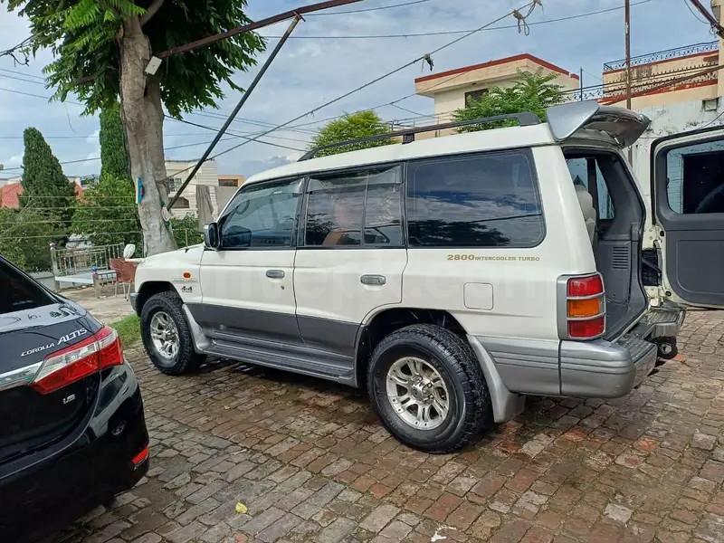 Mitsubishi Pajero 2001